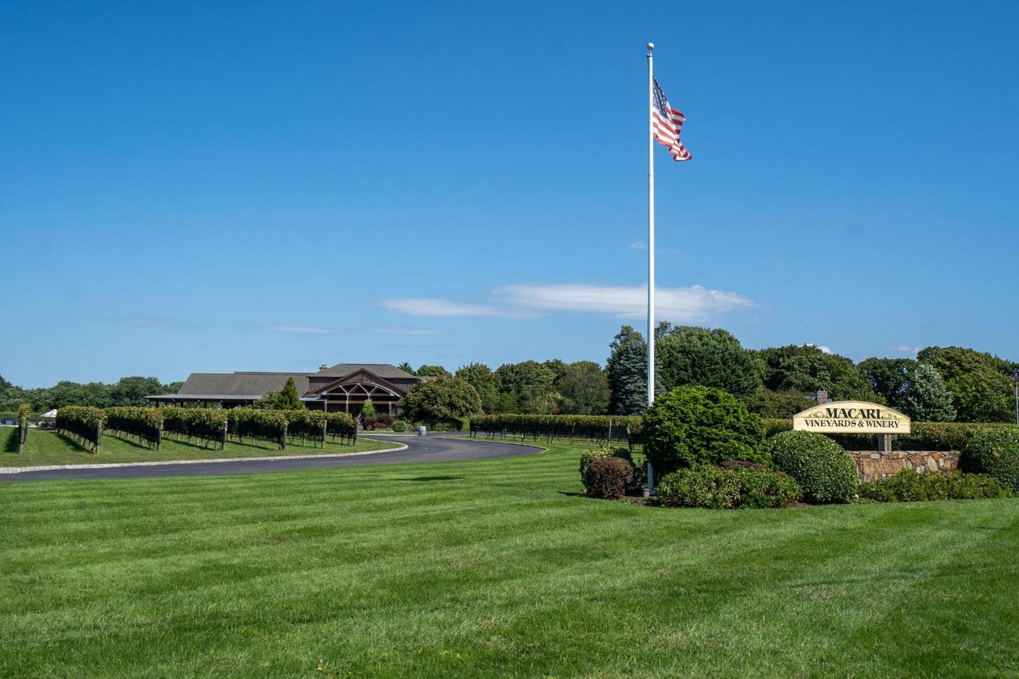 Large Modern North Fork Barn:Vineyards In Backyard, Harbes Farms Villa Mattituck Buitenkant foto