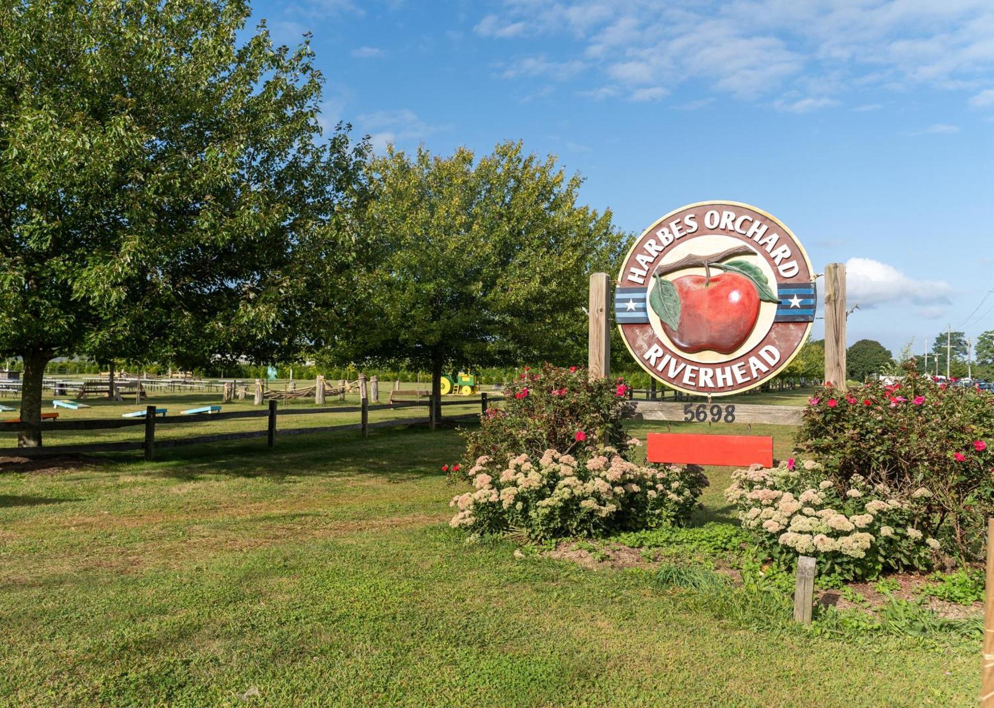 Large Modern North Fork Barn:Vineyards In Backyard, Harbes Farms Villa Mattituck Buitenkant foto